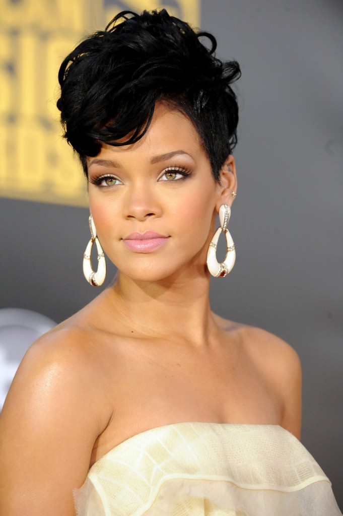 Rihanna-2008AMA-Arrivals_Vettri.Net-14