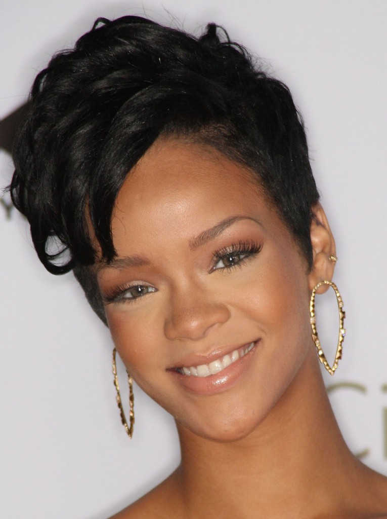 rihanna-2008-spirit-of-life-award-in-santa-monica-01