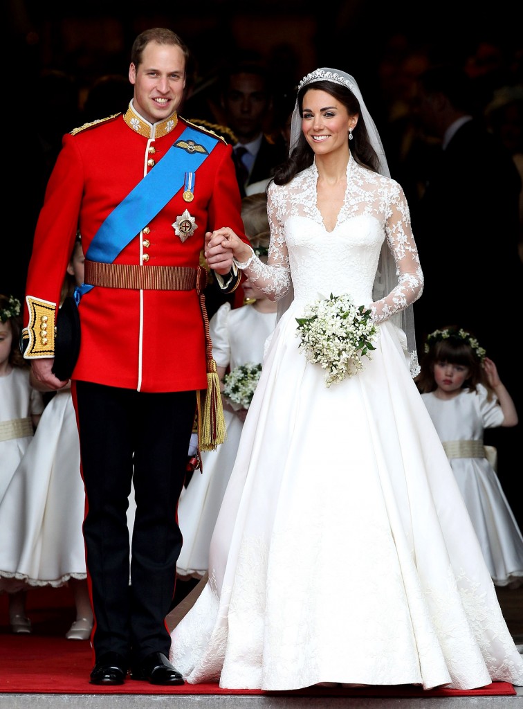 1332881697_kate-middleton-wedding-dress-hr