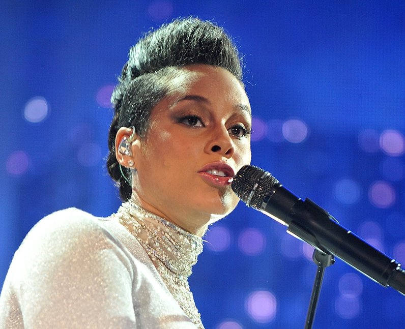 alicia-keys-mtv-emas-2014-live--1415573699-view-1