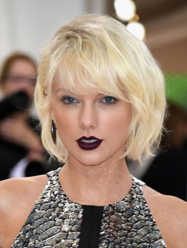 ClioMakeUp-star-capelli-naturali-hair-style-taylor-swift-white