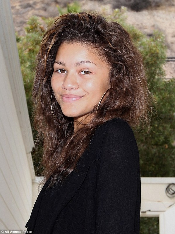 ClioMakeUp-star-capelli-naturali-hair-style-zendayaClioMakeUp-star-capelli-naturali-hair-style-zendaya