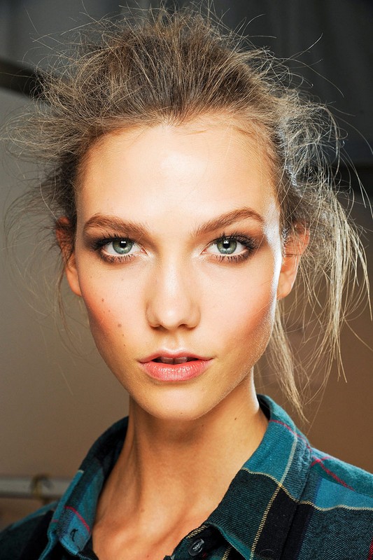 ClioMakeUp-coolspotting-karlie-kloss-top-model-pelle-luminosa-smokey