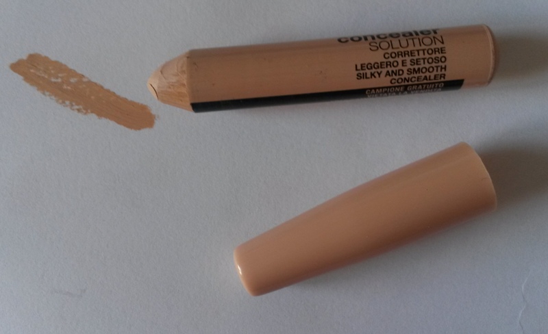 ClioMakeUp-recensione-Debby-Lasting-&-Perfect-Fluid-Foundation-concealer-macro