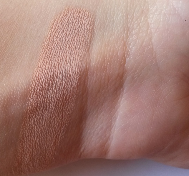 ClioMakeUp-recensione-Debby-Lasting-&-Perfect-Fluid-Foundation-concealer-swatch