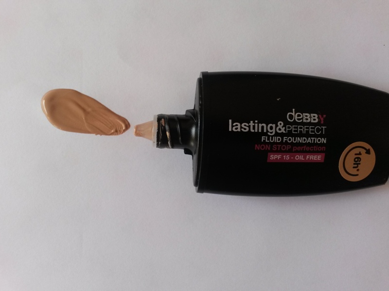 ClioMakeUp-recensione-Debby-Lasting-&-Perfect-Fluid-Foundation-nude-rose-macro