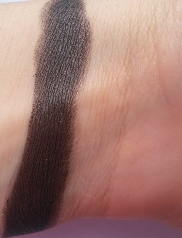 ClioMakeUp-recensione-Essence-I-Love-Soft-Metals-Eyeshadow-Swatch-01