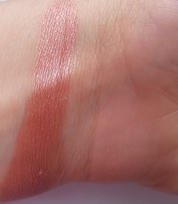 ClioMakeUp-recensione-Essence-I-Love-Soft-Metals-Eyeshadow-Swatch-03