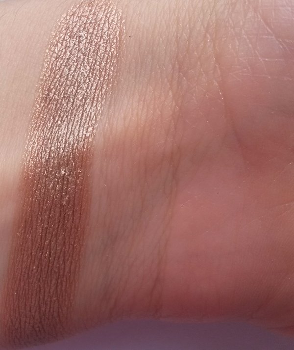 ClioMakeUp-recensione-Essence-I-Love-Soft-Metals-Eyeshadow-Swatch-04