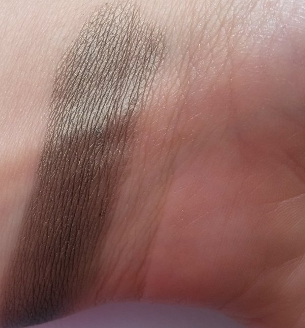 ClioMakeUp-recensione-Essence-I-Love-Soft-Metals-Eyeshadow-Swatch-07