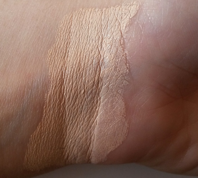 ClioMakeUp-recensione-couleur-caramel-compact-foundation-swatch