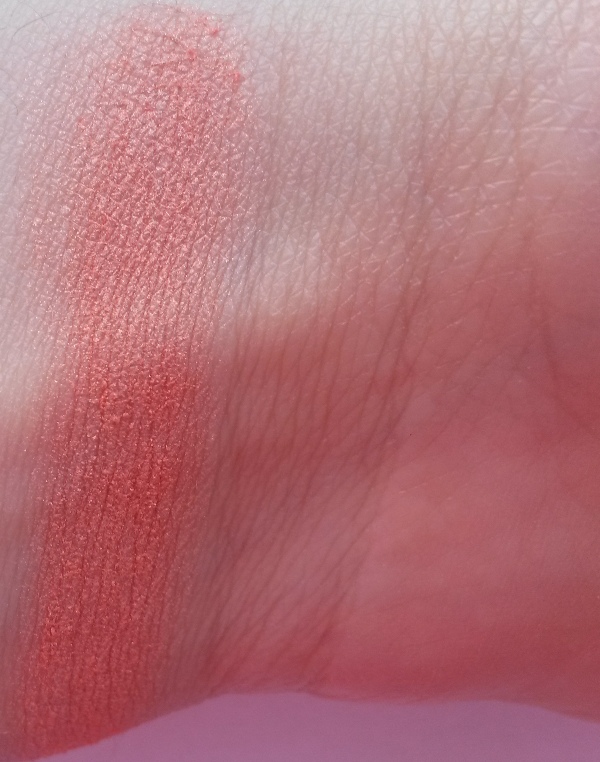 ClioMakeUp-recensione-essence-shape-your-face-contouring-palette-blush-swatch