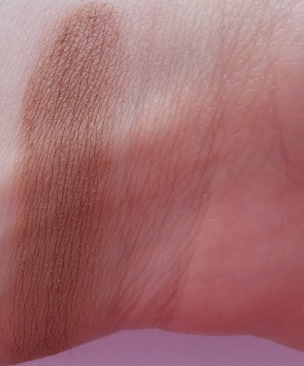 ClioMakeUp-recensione-essence-shape-your-face-contouring-palette-terra-swatch