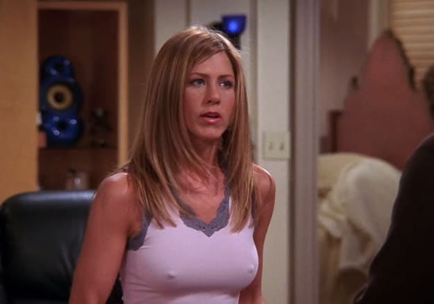 ClioMakeUp-braless-senza-reggiseno-jennifer-aniston-s-nipples-are-the-most-underappreciated-easter-egg-in-friends