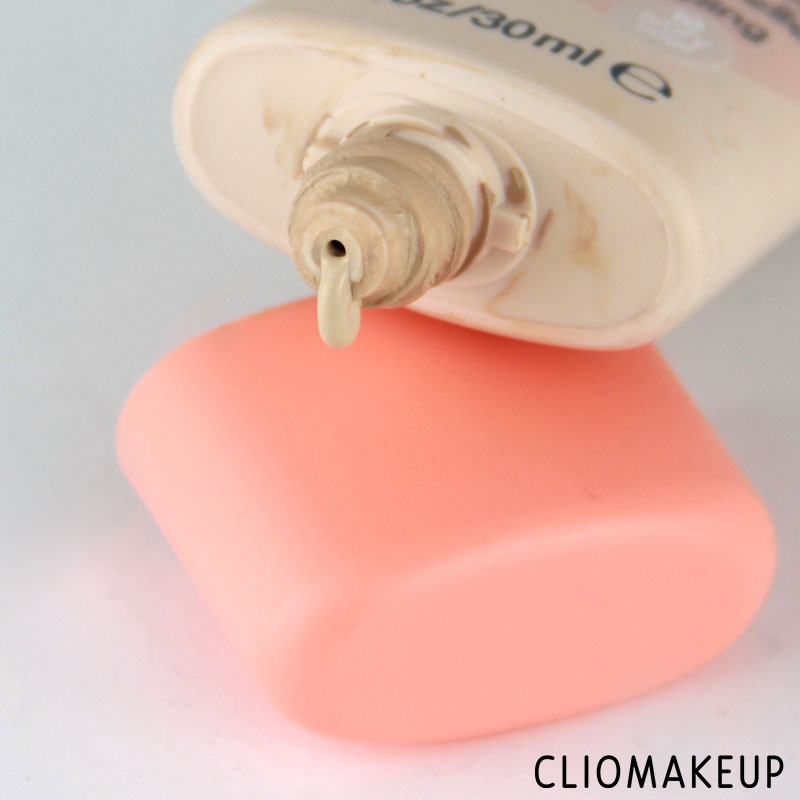 cliomakeup-recensione-fondotinta-camouflage-2-in-1-make-up-e-concealer-essence-4