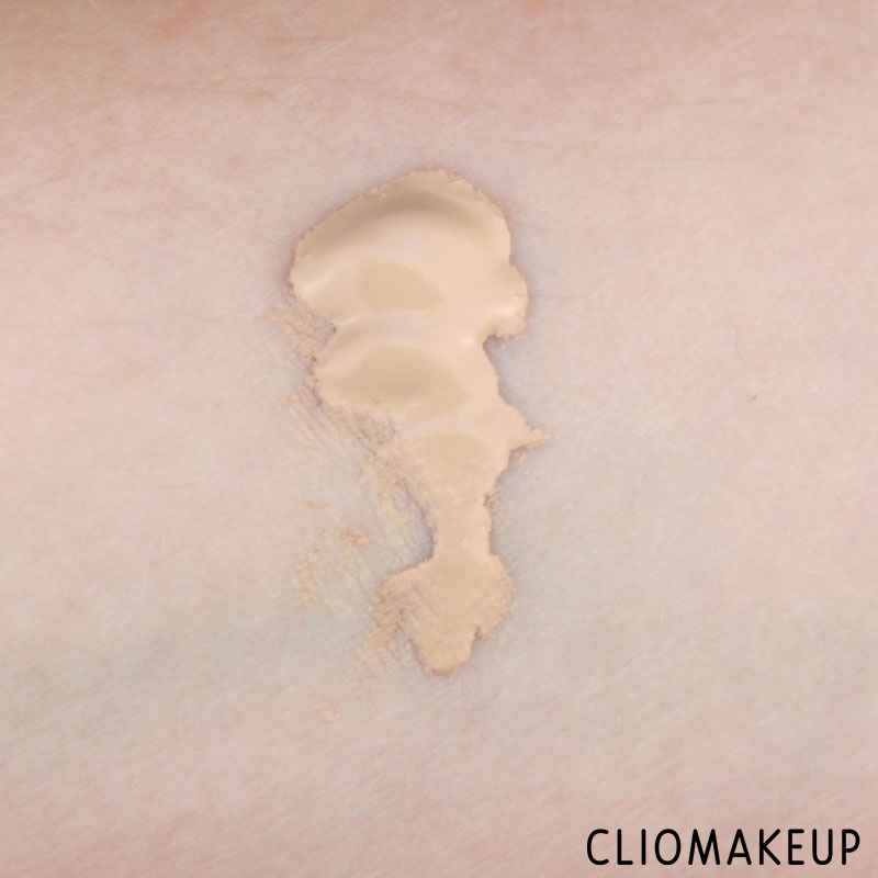 cliomakeup-recensione-fondotinta-camouflage-2-in-1-make-up-e-concealer-essence-6