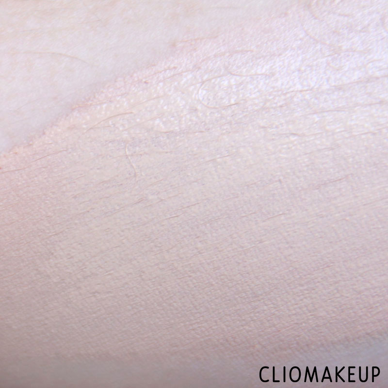 cliomakeup-recensione-fondotinta-camouflage-2-in-1-make-up-e-concealer-essence-7