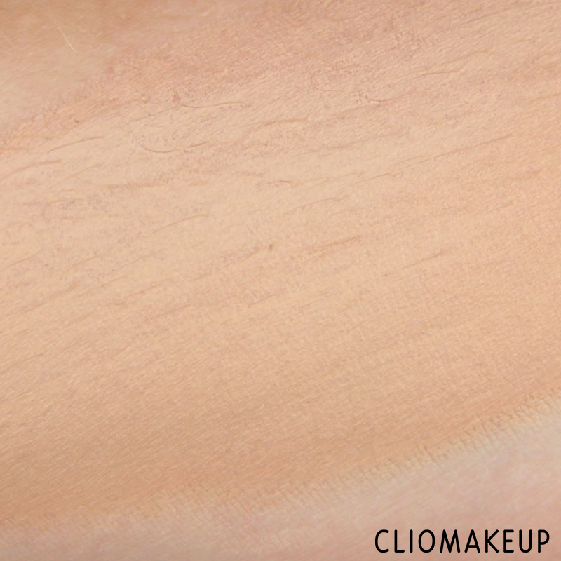 cliomakeup-recensione-fondotinta-camouflage-2-in-1-make-up-e-concealer-essence-8