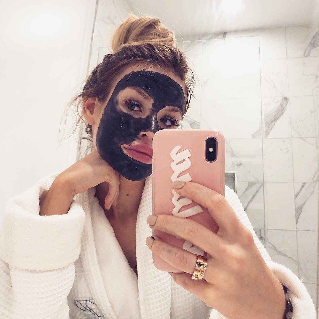 Cliomakeup-black-mask-punti-neri-20-boscia