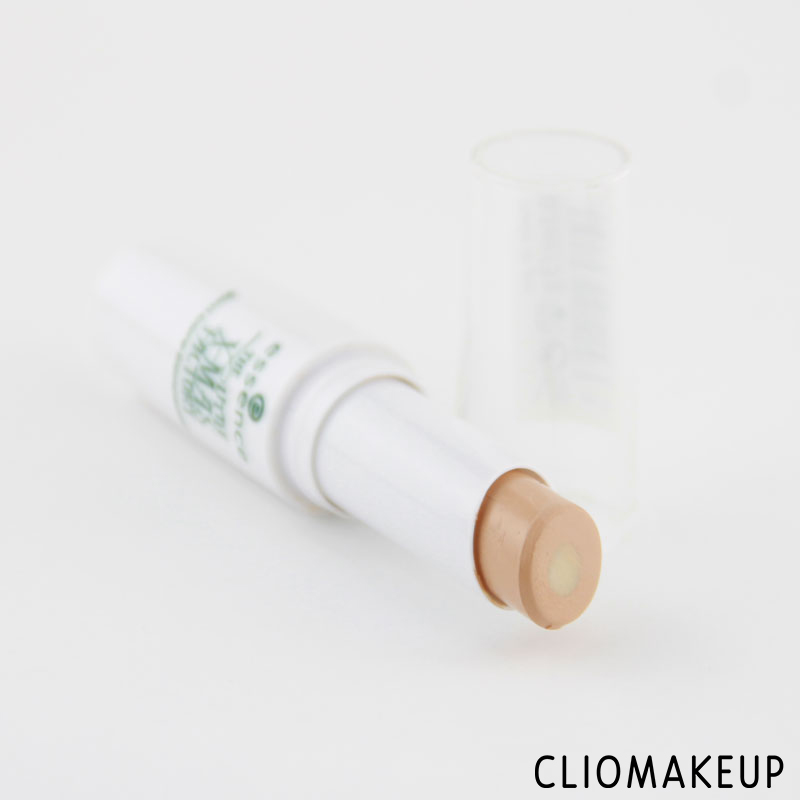 cliomakeup-recensione-the-little-xmas-factore-2-in-1-core-concealer-essence-3