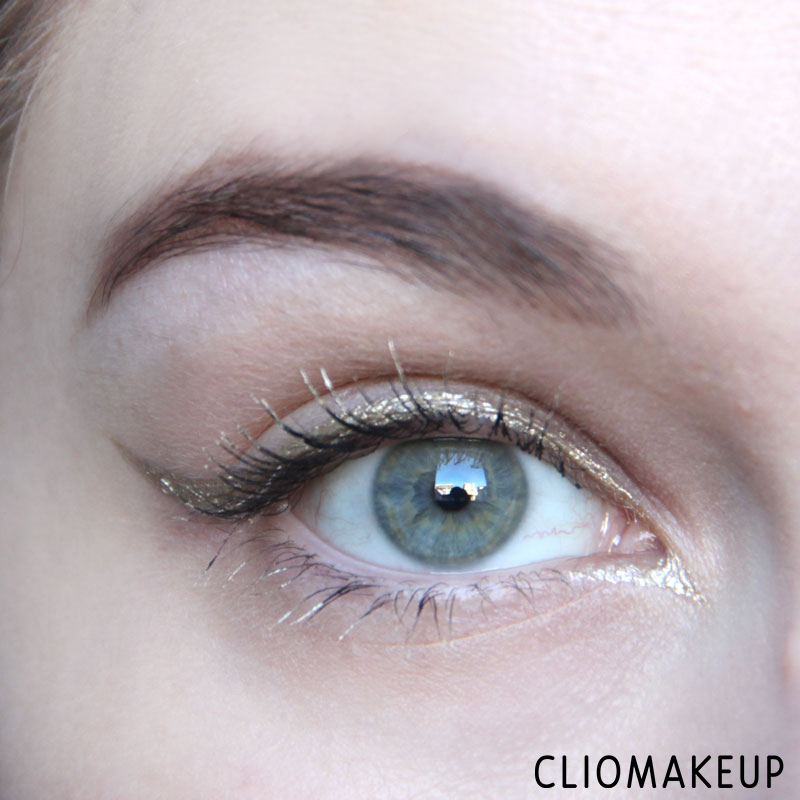 cliomakeup-recensione-the-little-xmas-factory-gold-eyeliner-essence-11