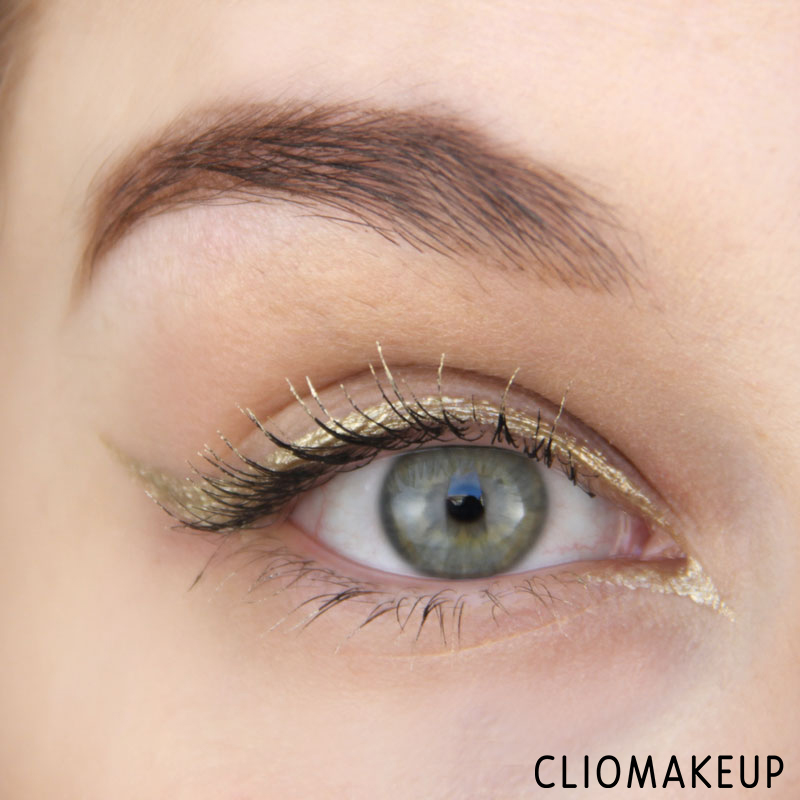 cliomakeup-recensione-the-little-xmas-factory-gold-eyeliner-essence-12