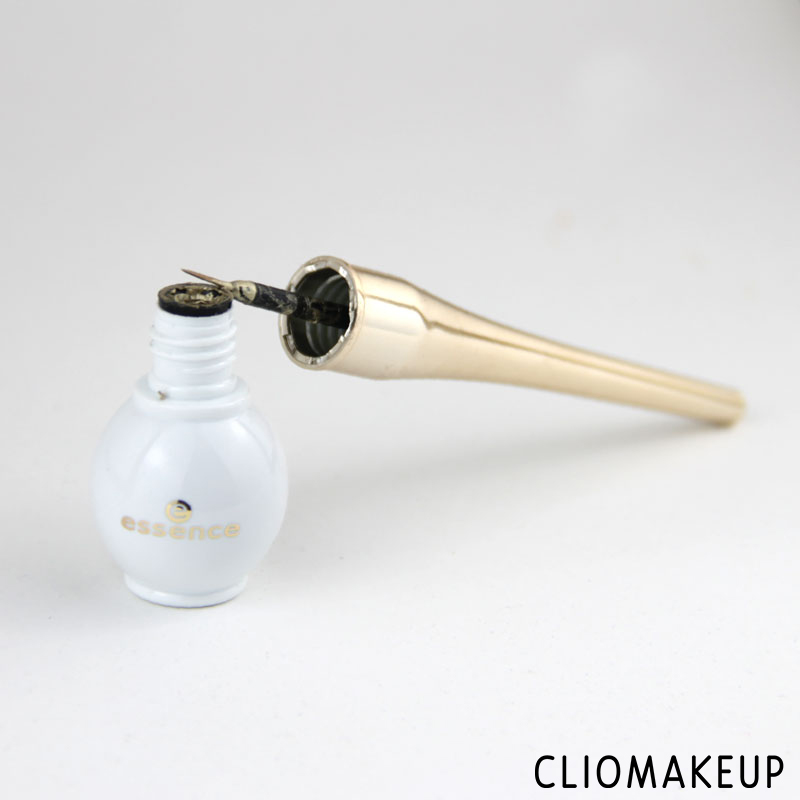 cliomakeup-recensione-the-little-xmas-factory-gold-eyeliner-essence-2