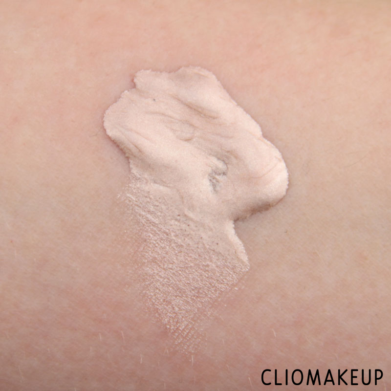 cliomakeup-recensione-illuminating-eyeshadow-base-essence-6