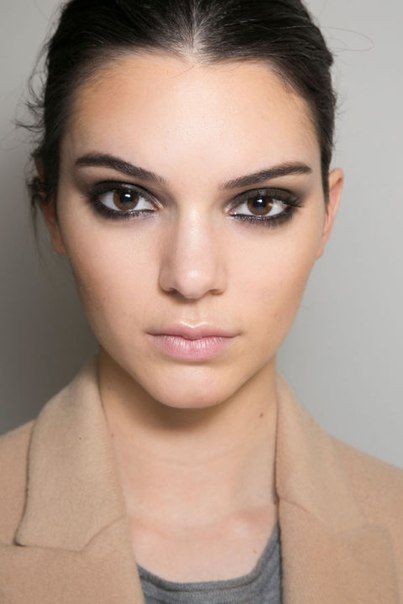 cliomakeup-migliori-ombretti-neri-19-kendall-jenner