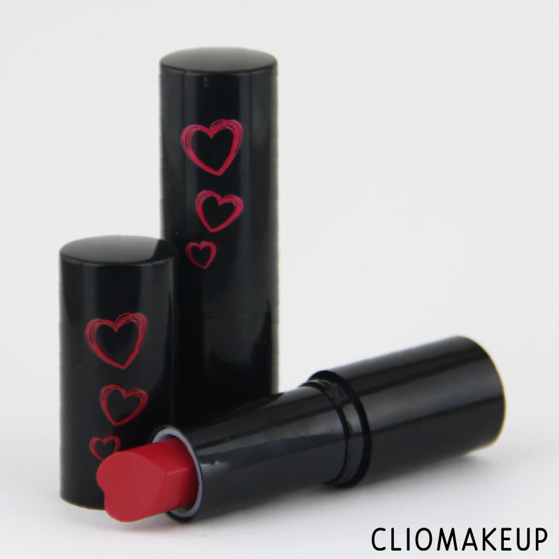 cliomakeup-recensione-rossetti-we-are-fabulous-velvet-matt-lipstick-essence-2