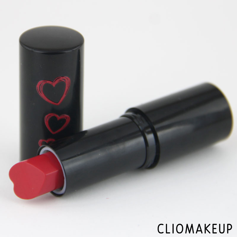 cliomakeup-recensione-rossetti-we-are-fabulous-velvet-matt-lipstick-essence-3