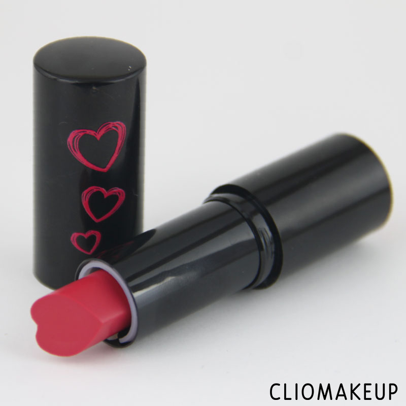 cliomakeup-recensione-rossetti-we-are-fabulous-velvet-matt-lipstick-essence-4