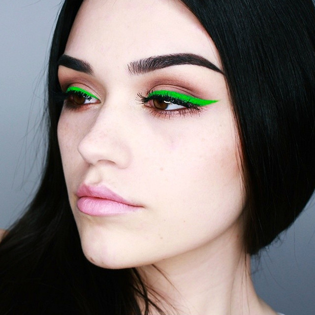 Cliomakeup-Neon-make-up-7