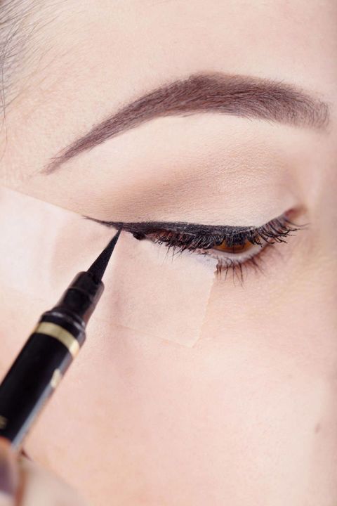 cliomakeup-come-applicare-eyeliner-13-scotch