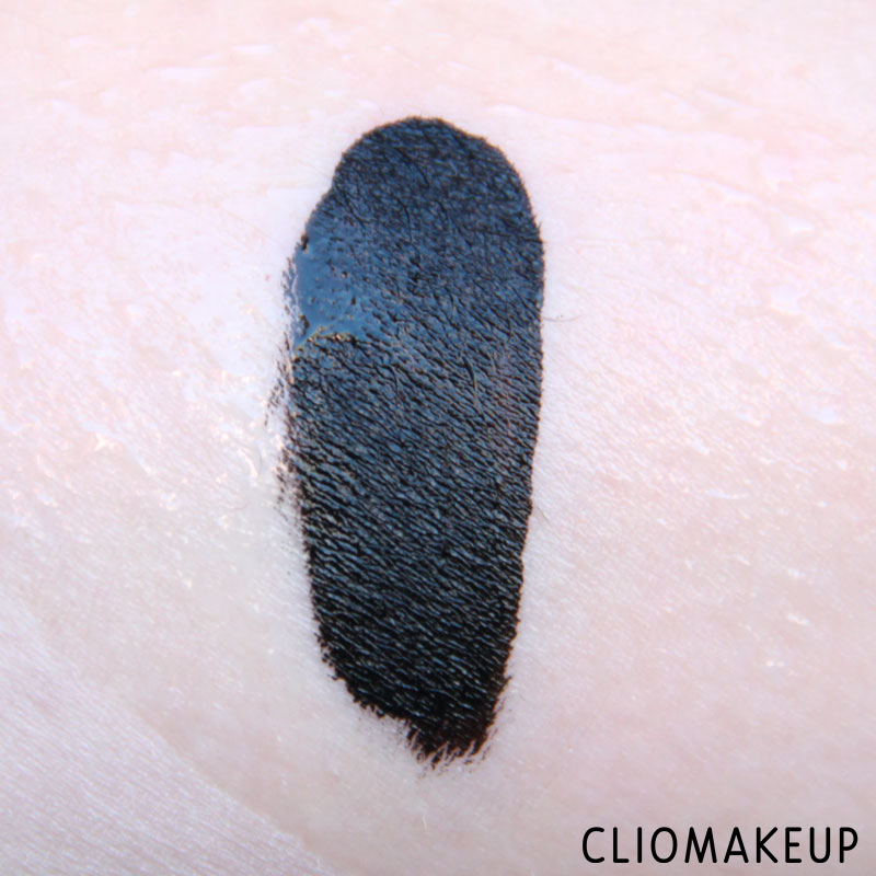 cliomakeup-recensione-eyeliner-the-cushion-eyeliner-essence-7