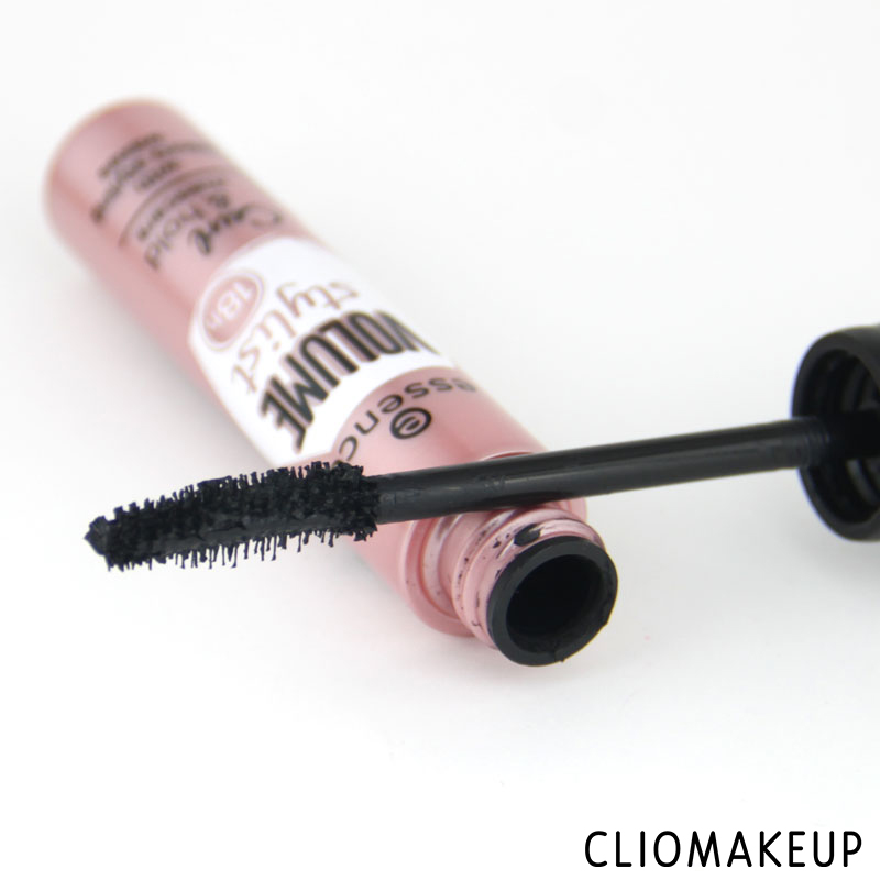 cliomakeup-recensione-volume-stylist-18h-curl-and-hold-mascara-essence-4