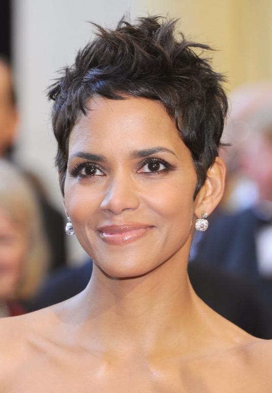 ClioMakeUp-lunghezza-capelli-giusta-viso-halle-berry