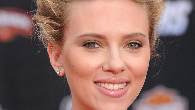 cliomakeup-come-sorridere-in-foto-12-scarlett-johansson