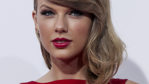 cliomakeup-come-sorridere-in-foto-7-taylor-swift