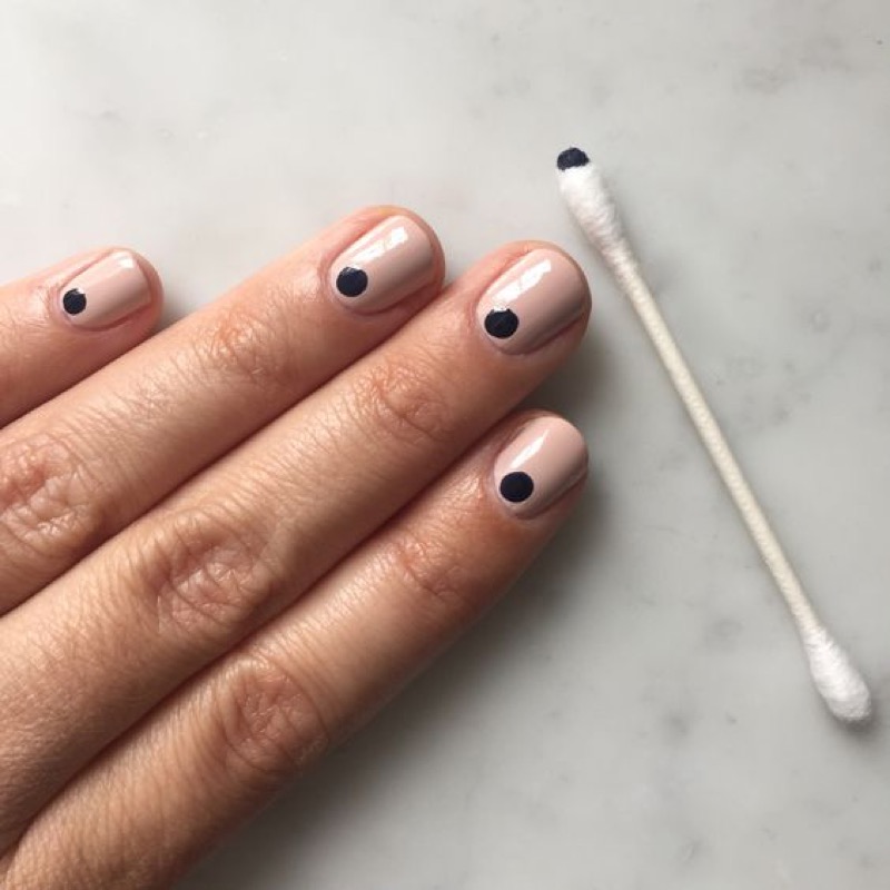 ClioMakeUp-nail-art-unghie-corte-facili-semplici-eleganti-moda-manicure-pois-righe-puntini-13