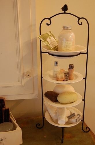 cliomakeup-organizzare-bagno-piccolo-17-toeletta-antica