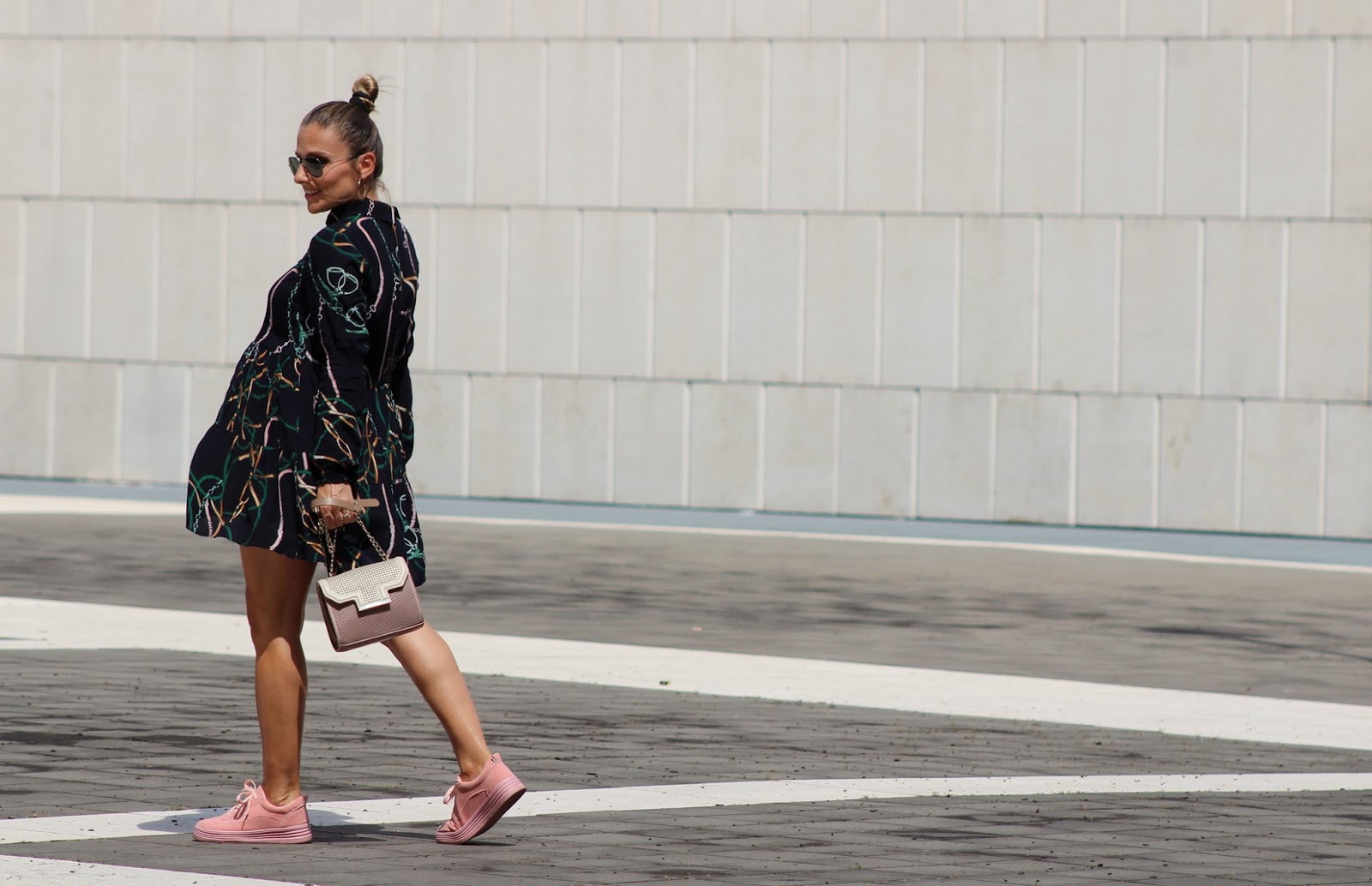 ClioMakeUp-outfit-rientro-scuola-look-fashion-abito-sneaker