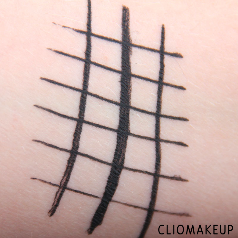 cliomakeup-recensione-eyeliner-rollerwheel-liquid-eyeliner-mac-6