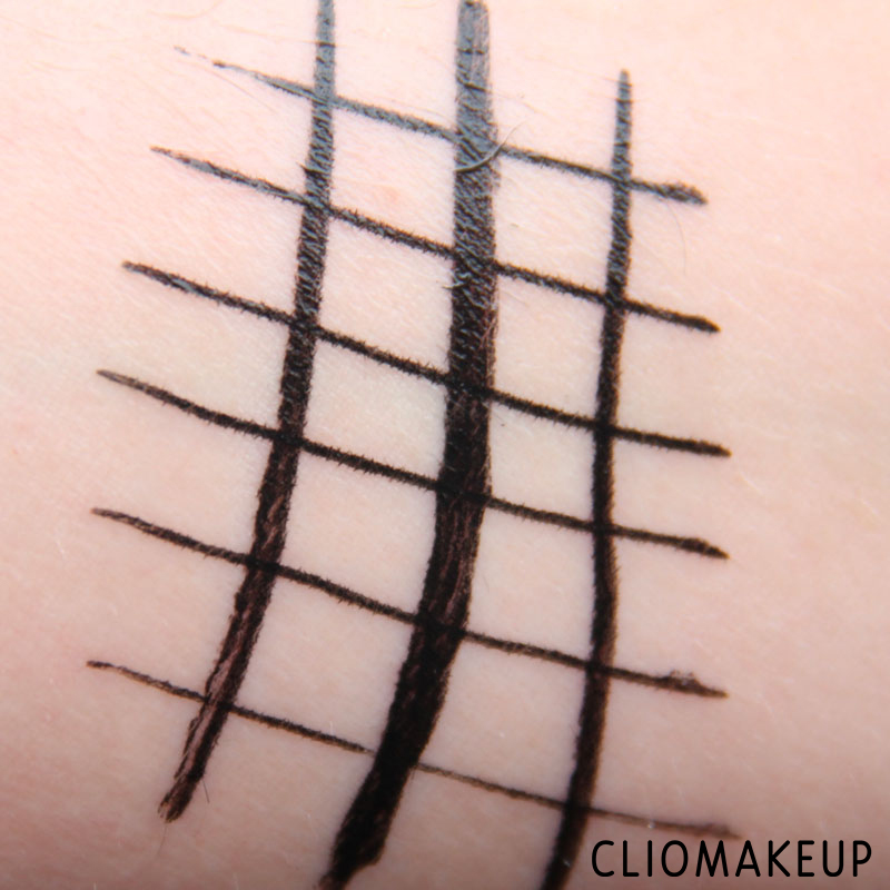 cliomakeup-recensione-eyeliner-rollerwheel-liquid-eyeliner-mac-8