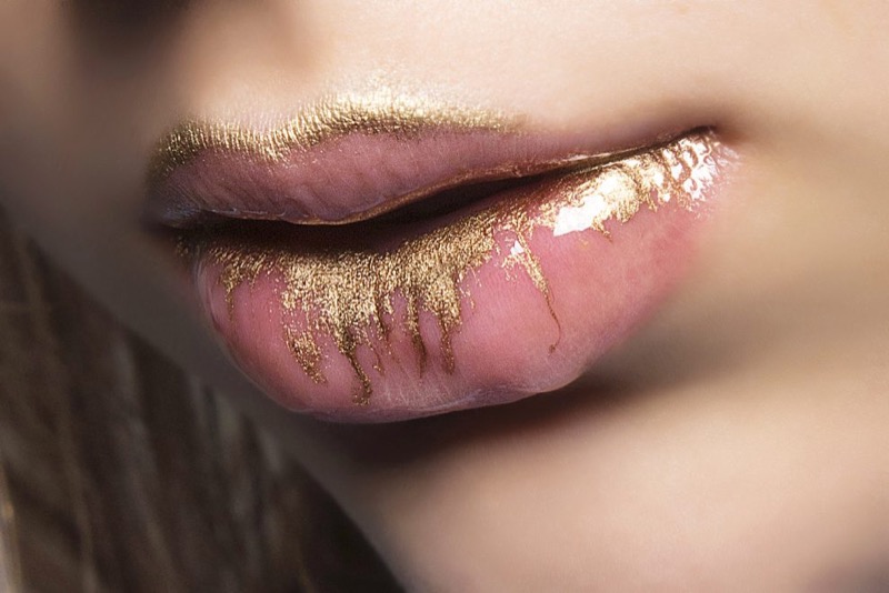 cliomakeup-lip-strobing-11-oro