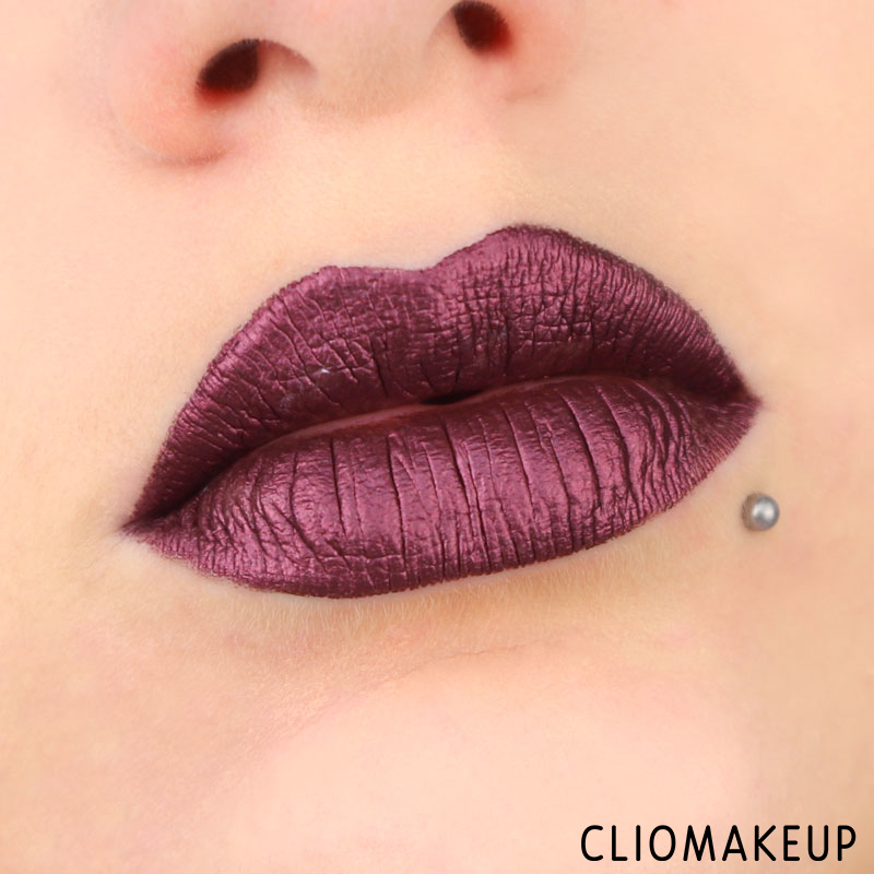 cliomakeup-recensione-rossetti-liquidi-into-the-dark-metallic-lipstick-kiko-13