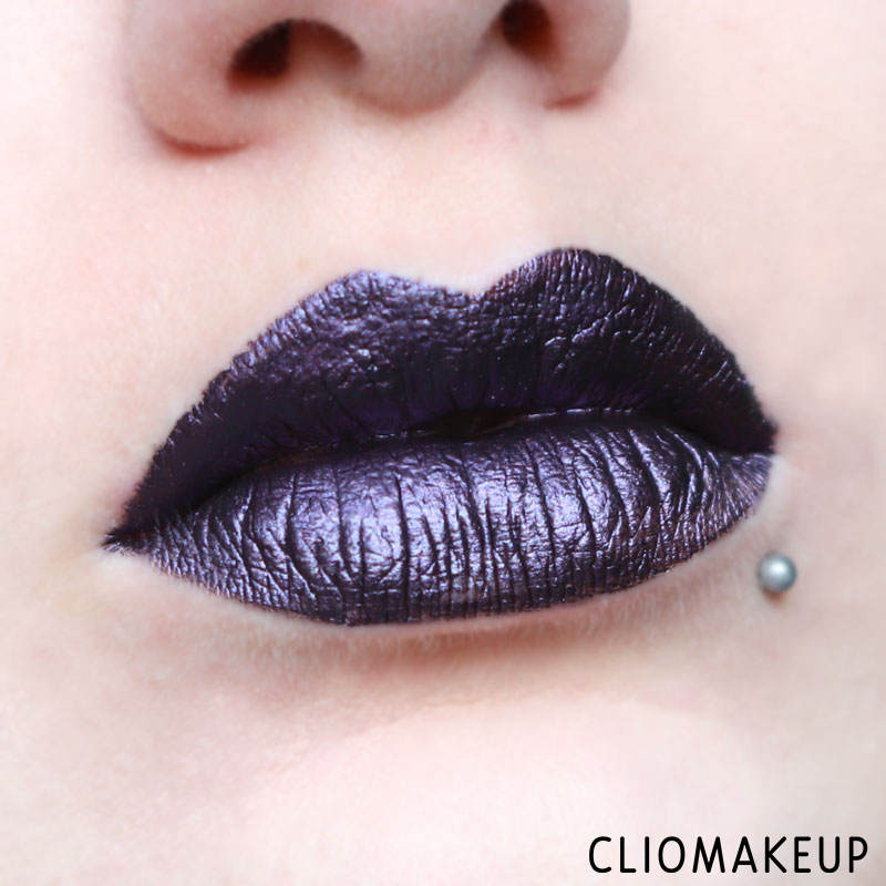 cliomakeup-recensione-rossetti-liquidi-into-the-dark-metallic-lipstick-kiko-14