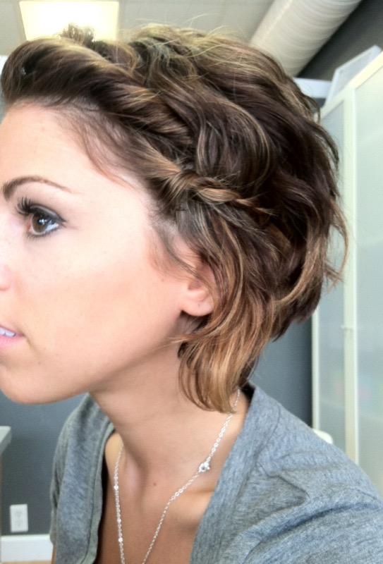 9-Cliomakeup-blog-idee-capelli-capodanno-2018-treccia-capelli corti-9