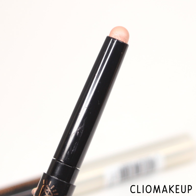 cliomakeup-recensione-illuminanti-made-to-sparkle-eye-pen-essence-4