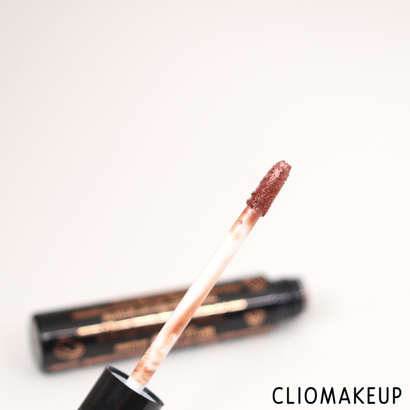 cliomakeup-recensione-rossetti-made-to-sparkle-velvet-metallic-liquid-lipstick-essence-5